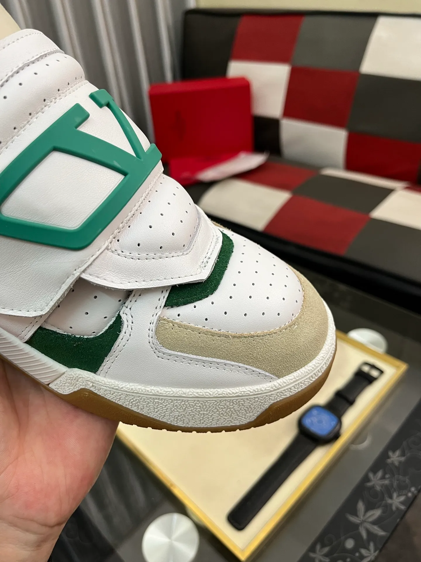 Men's shoes 💰540⌚️⌚️ VALENTINO Valentino's 2025 SS spring and summer new hot casual sports shoes, imported elastic cloth upper ➕The heel is Warren's exclusive rivet shape. The whole is very representative, the combination outsole is really easy to wear and very comfortable on the foot~, classic, comfortable and versatile! Size: 38-443️⃣Colors available